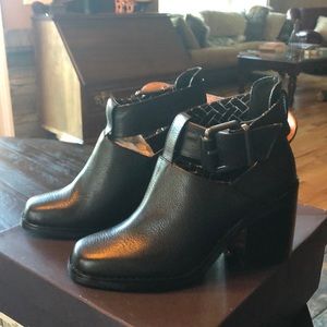 Shelleys London Icess Black leather shoes 6- NIB